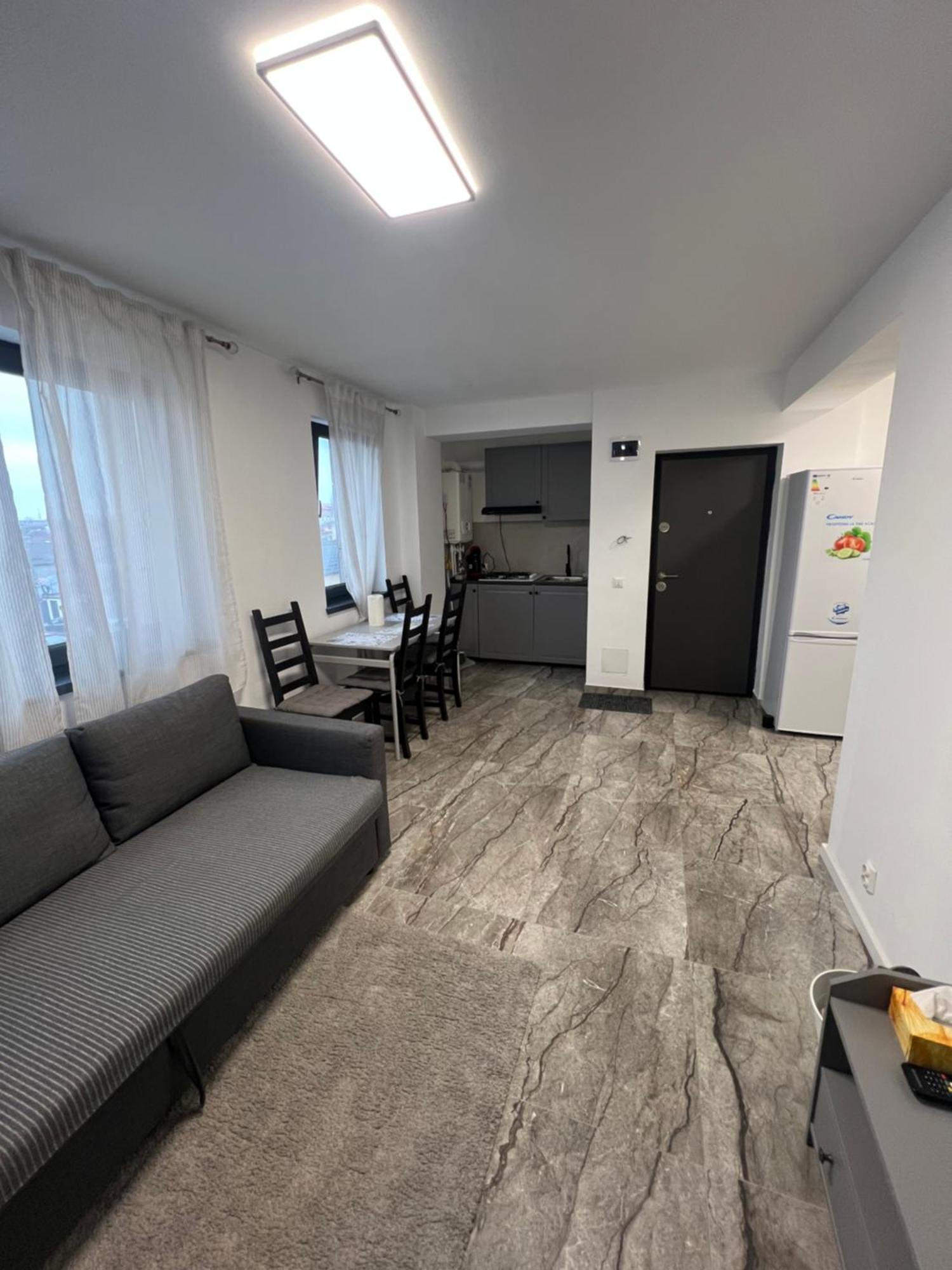 Everest 33 Ap 3 Apartment